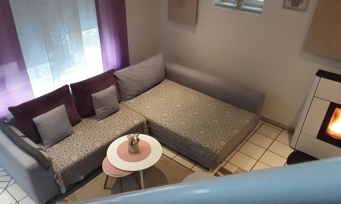 Laugna House | Holiday Home 'Garten Der Ruhe' with Balcony and Wi-Fi