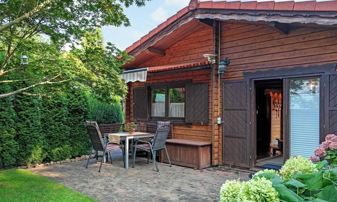 Gruenau House | Holiday Home 'Haus Cürsgen - Blockhaus Jana' with Private Terrace and Wi-Fi