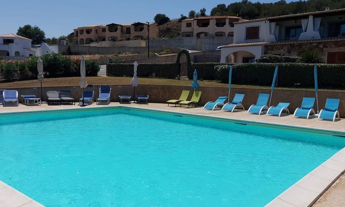 Budoni House | Holiday Home 'Il Mirto' with Sea View, Wi-Fi and Air Conditioning