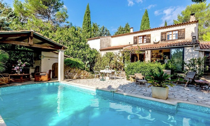 Le Luc House | Holiday Home in Le Luc with Pool & Vineyards