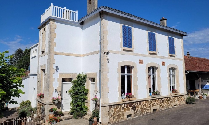 Neuvic-Entier House | Holiday Home in Limousin near Forest