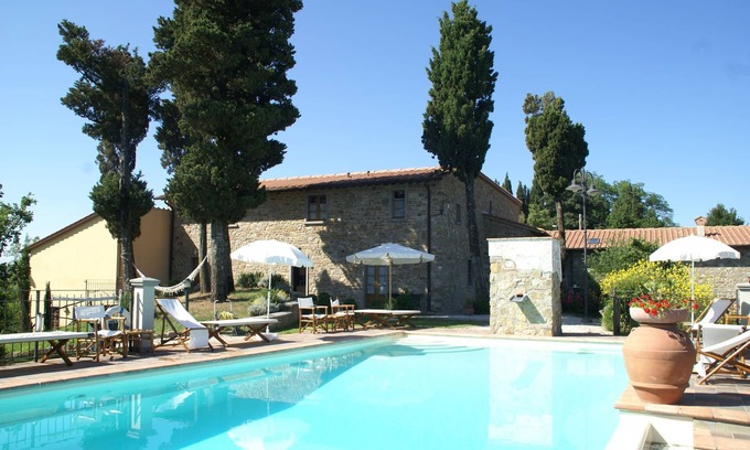 Montecarelli House | Holiday Home in Montecarelli with Pool