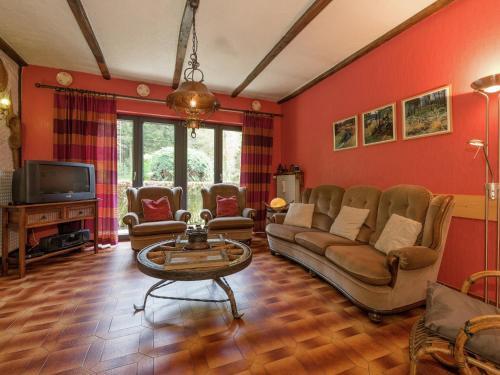 Chodes House | Holiday Home in Waimes with Private Garden