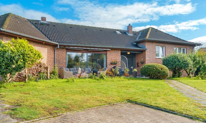 Fedderwardergroden House | Holiday Home 'Küstenglück' with Private Terrace, Shared Garden and Wi-Fi