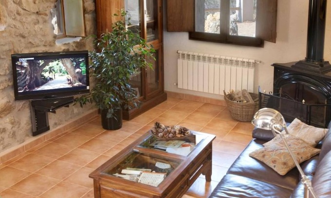 Culla House | Holiday Home 'La Covarxella' with Mountain View, Private Pool and Wi-Fi