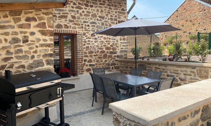 Marcheseuil House | Holiday Home 'La Petite Cocotte' with Private Terrace, Private Garden and Wi-Fi