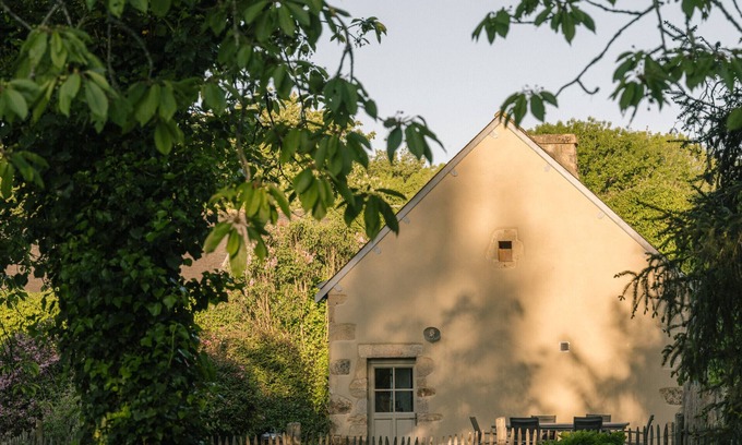 Pluneret House | Holiday Home 'La Petite Maison' with Shared Pool, Private Terrace and Wi-Fi