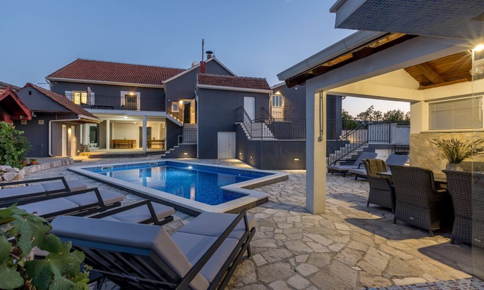 Nova Sela Villa | Holiday Home Luka