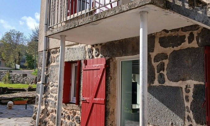 Seneujols House | Holiday Home 'Maison De Campagne' with Private Terrace, Private Garden and Wi-Fi