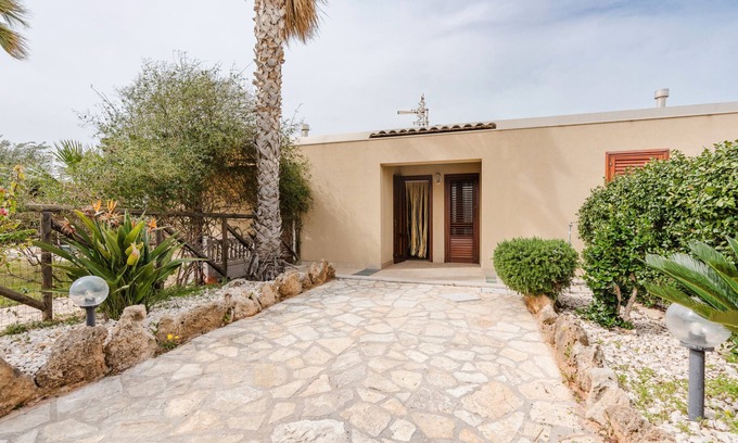 Cornino House | Holiday Home 'Marettimo Cornino' with Sea View, Wi-Fi and Air Conditioning