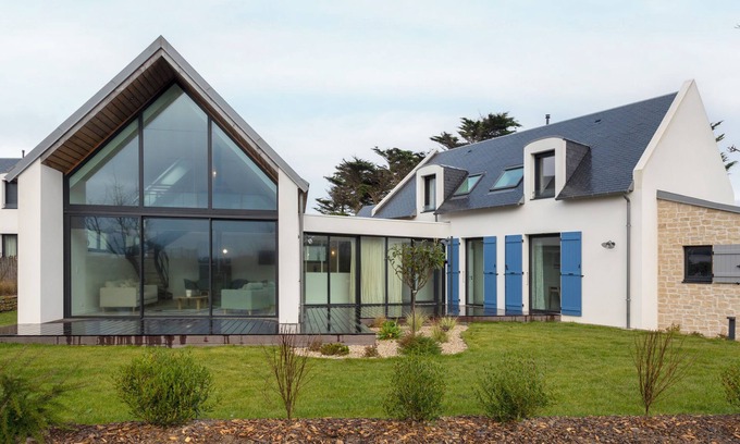 Penmarch House | Holiday Home 'Mer - 180m De La Plage' with Private Terrace, Garden and Wi-Fi