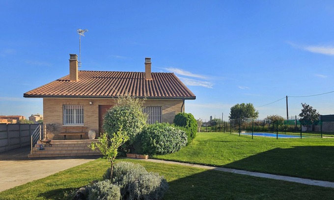 Valtierra House | Holiday Home 'Mi Limón Mi Limonero' with Private Pool, Wi-Fi and Air Conditioning