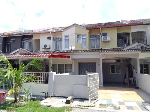 Kampung Bagan Lalang House | holiday home bagan lalang 5 aircon