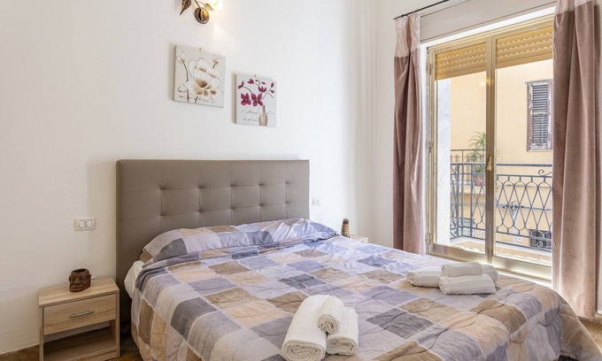 San Francesco House | Holiday Home 'Obelix Kasbah' with Balcony and Air Conditioning