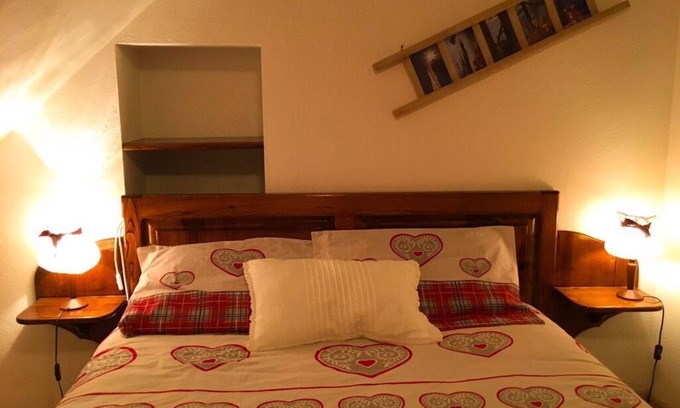 Perloz House | Holiday Home 'Perruchon' with Mountain View, Shared Terrace and Shared Garden