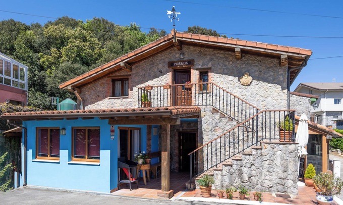 Isla House | Holiday Home 'Posada Paraso Iris' with Mountain View, Private Garden and Wi-Fi