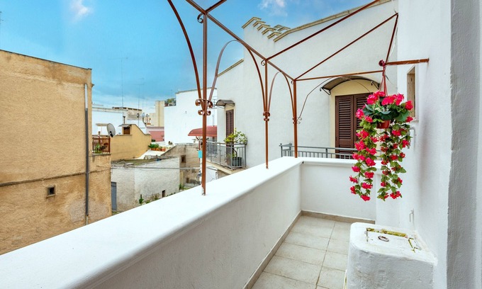 Centro Storico House | Holiday Home "Sg Standard" with Landmark View, Terrace & Wi-Fi