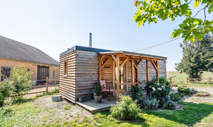 Lommatzsch House | Holiday Home 'Tinyhaus Im Eselgarten' with Private Terrace, Private Garden and Wi-Fi