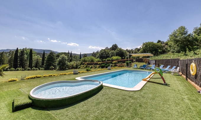 Usall House | Holiday Home 'Usall Rural' with Private Pool, Wi-Fi and Air Conditioning