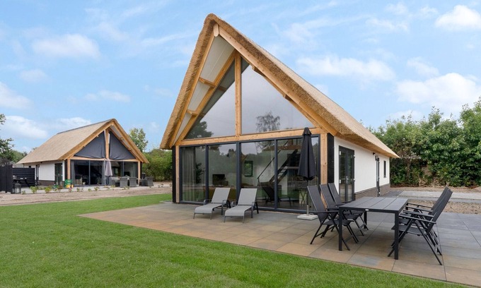 Baarle-Nassau House | Holiday Home with Pond View in Brabant