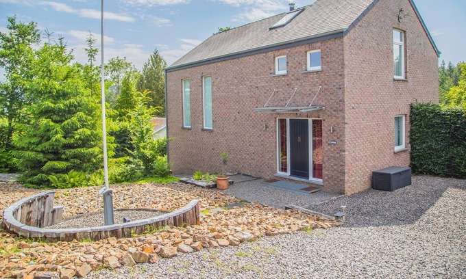 Marcouray House | Holiday home with a terrace in Warisy