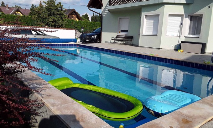 Balatonboglar House | Holiday home with an outdoor pool on the shore