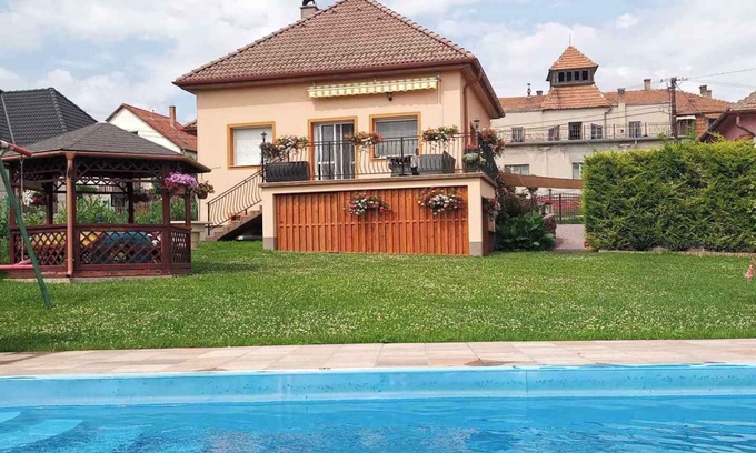 Balatonfuzfo House | Holiday home with pool, whirlpool and air conditioning