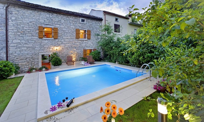 Melnica House | Holiday house Angelika * fenced garden, private pool, free WiFi