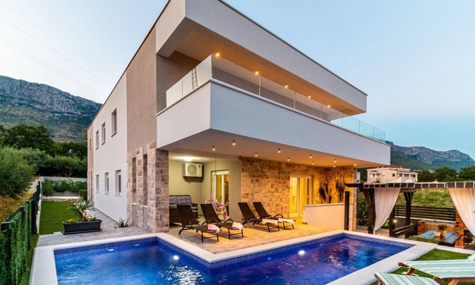 Kastel Sucurac House | Holiday house Kaštel Sućurac for 1 - 15 persons with 7 bedrooms - Holiday house