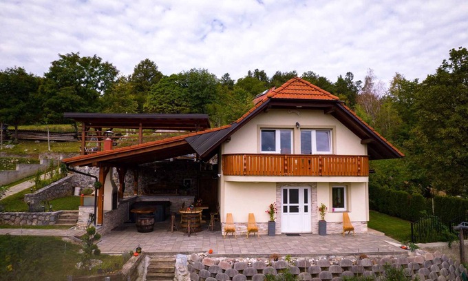 Dvor House | Holiday house rustically furnished