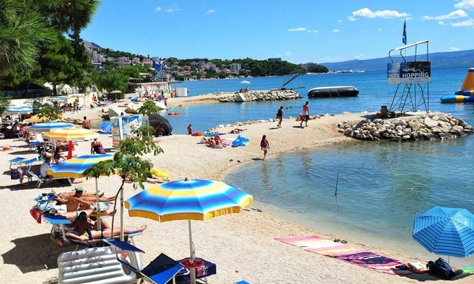 Zrnovnica House | Holiday house Zrnovnica for 1 - 6 persons with 3 bedrooms - Row house