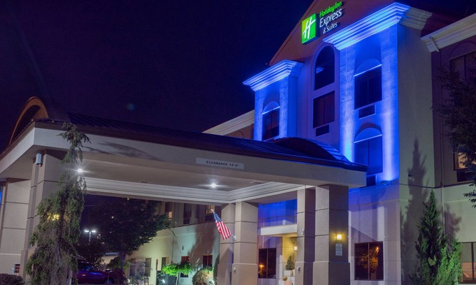 Newton Hotel | Holiday Inn Express and Suites Newton by IHG