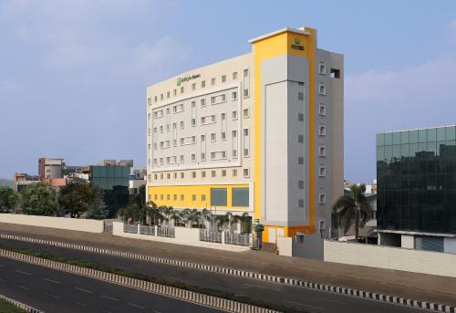 Thoraipakkam Hotel | Holiday Inn Express Chennai OMR Thoraipakkam by IHG