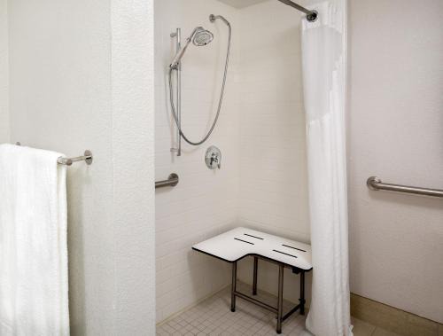 Chesapeake Hotel | Holiday Inn Express Chesapeake - Norfolk by IHG