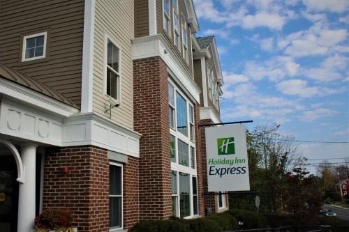 Lee Hotel | Holiday Inn Express Durham-UNH by IHG