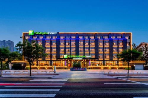 Sanhe Hotel | Holiday Inn Express Langfang Yanjiao by IHG