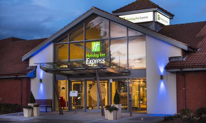 Portsmouth Hotel | Holiday Inn Express Portsmouth - North by IHG