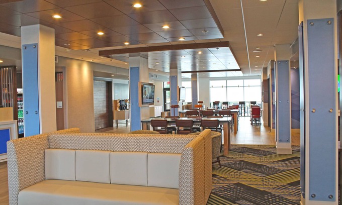 St. Louis Hotel | Holiday Inn Express & Suites St. Louis South - I-55 by IHG