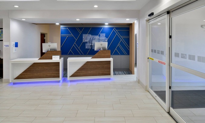 Carthage Hotel | Holiday Inn Express & Suites Carthage by IHG