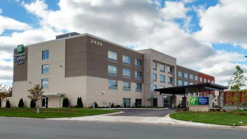 Eagan Hotel | Holiday Inn Express & Suites Eagan - Minneapolis Area by IHG