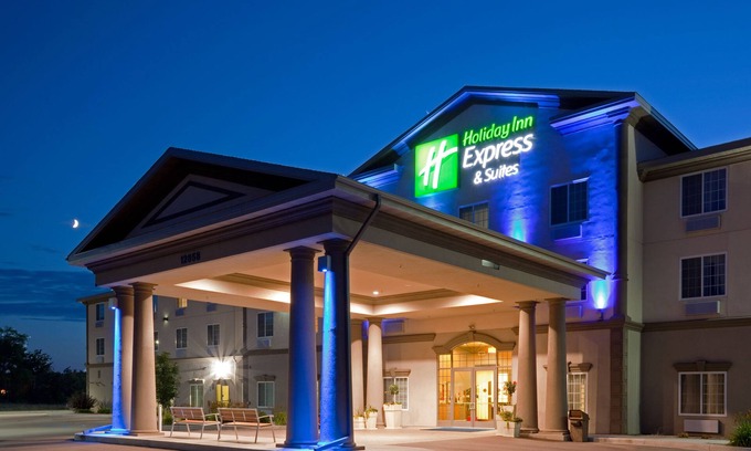Lake Hallie Hotel | Holiday Inn Express & Suites Eau Claire North by IHG