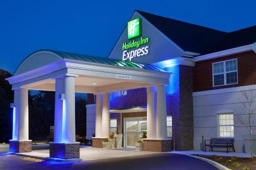 Lightfoot Resort | Holiday Inn Express Williamsburg North by IHG
