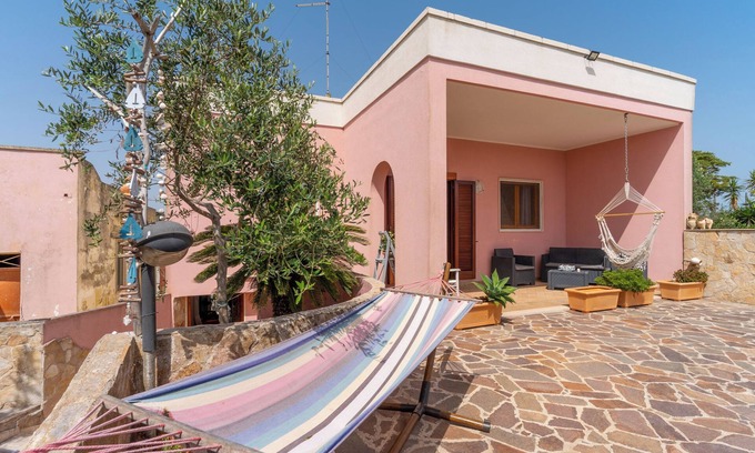 Torre Specchia Ruggeri Apartment | Holiday Apartment Amare 1 close to the Beach with Covered Terrace & Garden