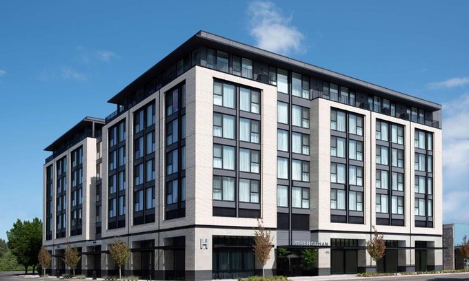 Central Area Hotel | Holman Riverfront Park Hotel Salem, Tapestry By Hilton