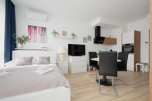 Wilanow Apartment | Holzera 6 studio close to Medicover and Paley