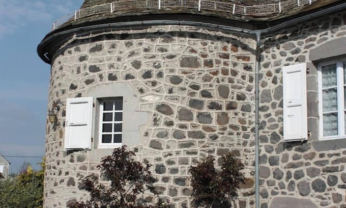 Saint-Martin-sous-Vigouroux Apartment | Homerez - Apartment Saint-Martin-Sous-Vigouroux