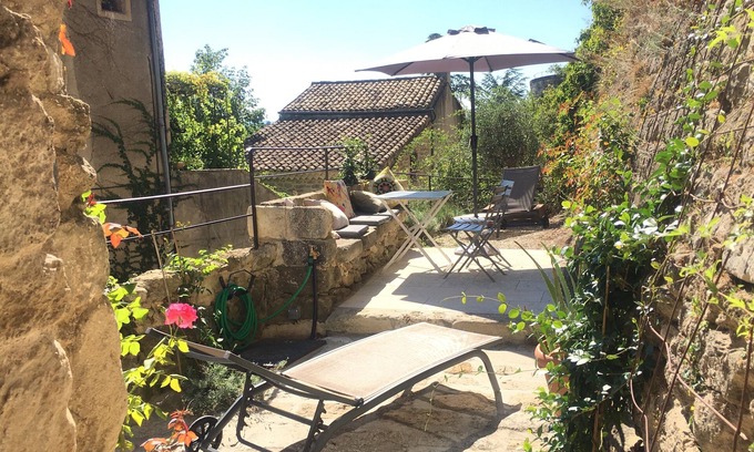 Grignan House | HOMAN house on the castle ramparts with romantic garden/terrace