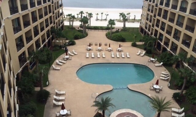 Henderson Point Condo | "Home Away From Home" In This Beautifully Decorated With Modern Furnishings.