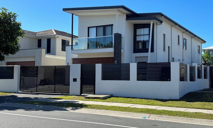 Rochedale House | Home Away From Home