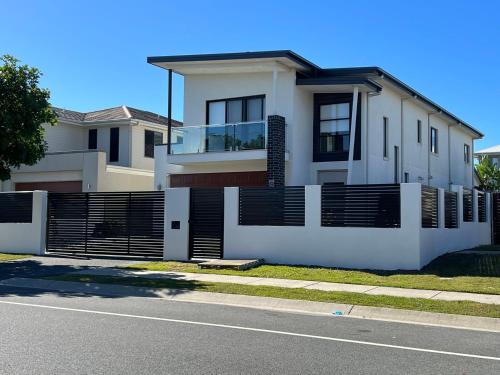 Rochedale Villa | Home away From Home & Resort Facility&Pet Friendly